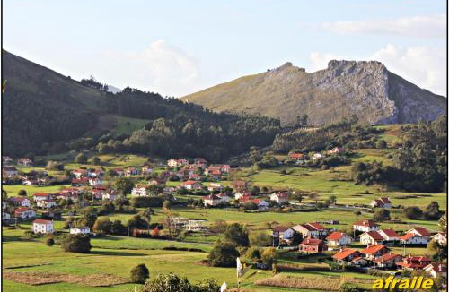 Rasines Hostel | Conjunto Rural la Tejedora. Albergue y estudios familiares.