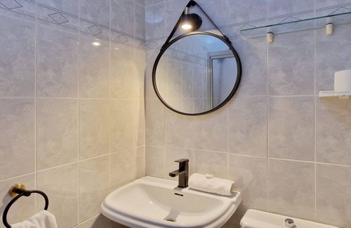 Hinojedo Bed & Breakfast | Cosma House Bed and Breakfast Room 5
