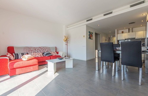 L'Ampolla Apartment | Cosy apartment for 6 people with WIFI, A/C, TV, terrace and pets allowed