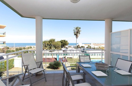 Les Deveses Apartment | Cosy apartment for 6 guests with WIFI, pool, A/C, TV and terrace