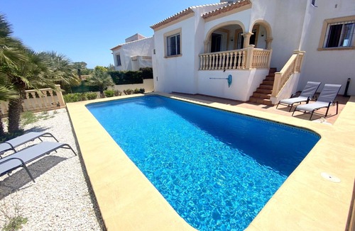 Costa Nova House | Cosy apartment in villa for 4 people with WIFI, A/C, private pool, TV, terrace and pets allowed