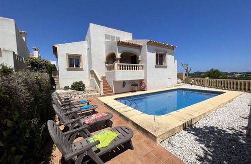 Costa Nova House | Cosy apartment in villa for 4 people with WIFI, A/C, private pool, TV, terrace and pets allowed
