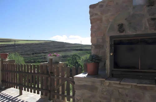 Villar del Rio House | Cosy Countryside Retreat 'Las Rozas' with Mountain Views