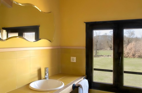 Valdeavellano de Tera House | Country House 'Villabamba 1' with Mountain Views, Shared Terrace and Wi-Fi
