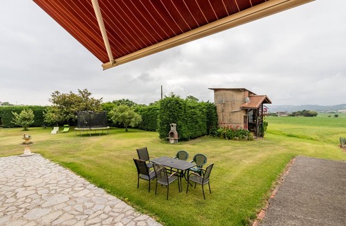 Ribamontan al Mar House | Country House 'La Venta Vieja De Langre' with Mountain Views, Private Garden & Wi-Fi