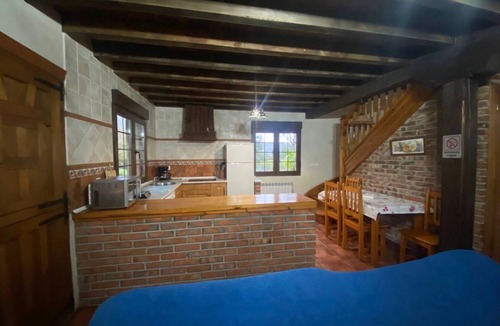 Celis House | Country House 'Los Avellanos 1' with Mountain Views, Private Garden and Barbecue