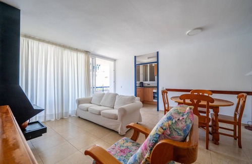 Torredembarra Apartment | Cozy 3-BR Apartment Near Beach with Pool View, Terrace & Wifi in Torredembarra