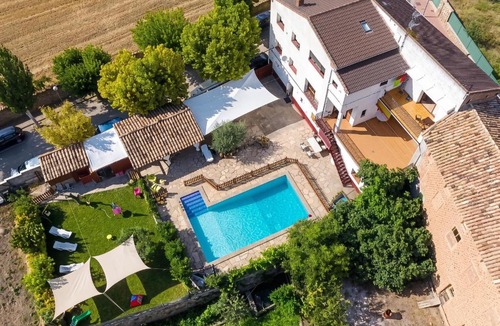 Graus Apartment | Cozy Apartment in Torres del Obispo with Pool