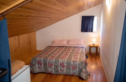 Graus Apartment | Cozy Apartment in Torres del Obispo with Pool