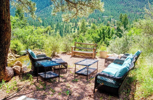 Green Mountain Falls House | Easy Access to Trails and Town