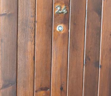 Tarragona Apartment | Easy and free parking right in front of the building La Pubilla Apartment