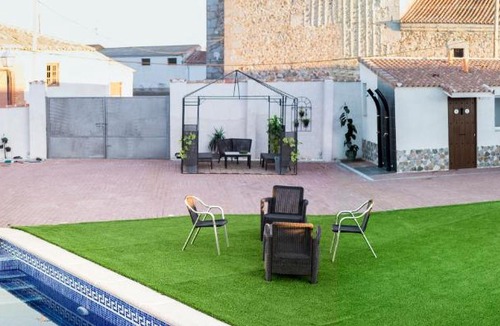 Velayos Apartment | El Mudéjar Casa Histórica con Piscina Privada para Grupos