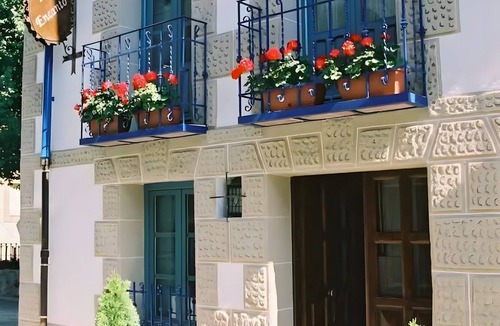 Miraflores de la Sierra House | El Vallejo del Conjuro - Rural House with Balcony in Sierra de Guadarrama