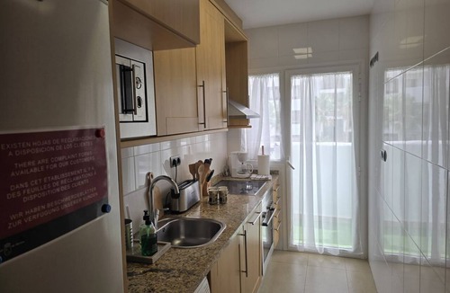 Los Alcazares Condo | Enjoy a comfortable stay in this cozy apartment. Ideal for up to 3 guests, it features 1 bed, 1 sofa bed, WiFi, a living room with TV, a dining area, and a fully equipped kitchen. The complex also offers a shared swimming pool and on-site parking for you