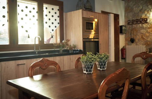 Revenga Cottage | Entre Acebedas Country House, Segovia, 1 hour from Madrid, with a fireplace. PRIVATE bathrooms.