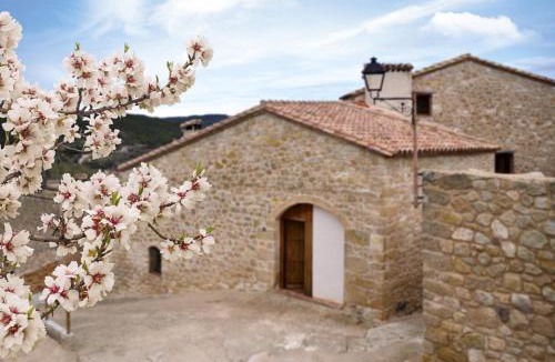 Lledo House | Espacioso pajar con chimenea y BBQ en el Matarraña