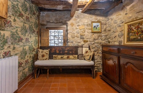 Besalu House | Exclusive historic home in Besalú | A/C | Wi-Fi