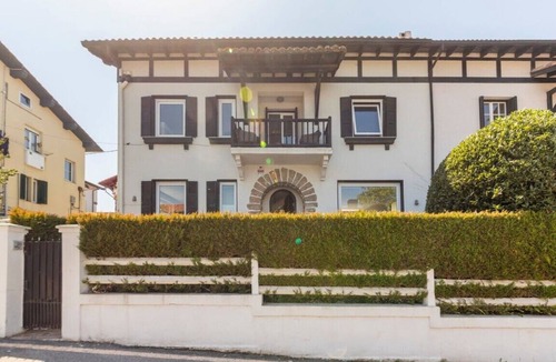 San Sebastian Centro House | Family-friendly 5 BD Villa. Private garden & parking, 10min stroll to the Beach