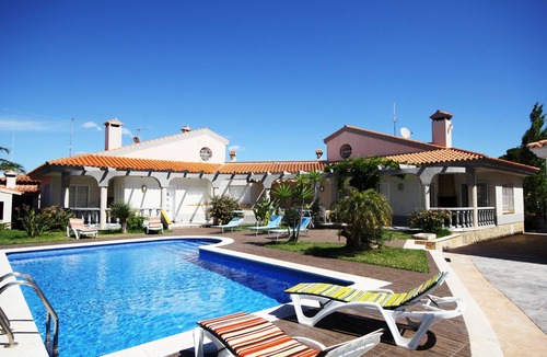 Riumar Ski Chalet | "Four Seasons"@MARISOL: 350m to the beach, community pool, A/C, WiFi, dog beach.