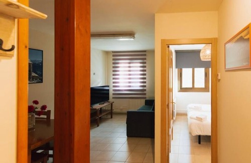 Montardit de Baix Apartment | Functional apartment in Montardit de Baix, pets welcome