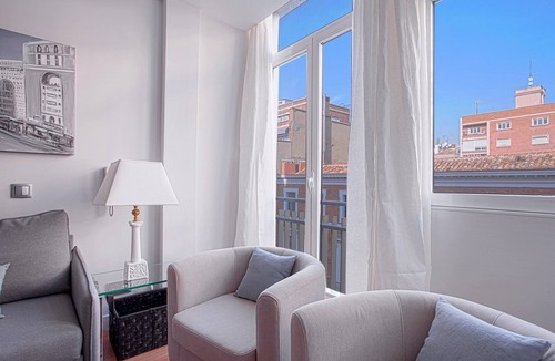 Jeronimos Apartment | Genteel Home Retiro III