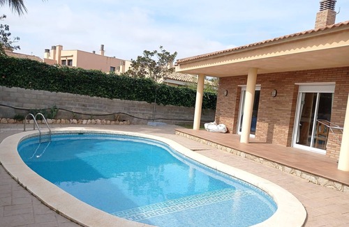 Mont-roig del Camp Ski Chalet | Global Villa Agustina, con piscina privada y Barbacoa en Mont-Roig