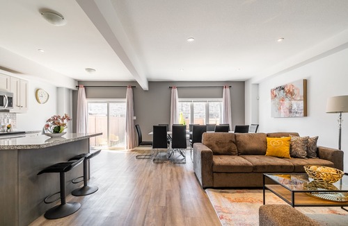 Stoney Creek Apartment | GLOBALSTAY. Waterfront 5BR Townhouse. Private HOT TUB, Gym, Sauna