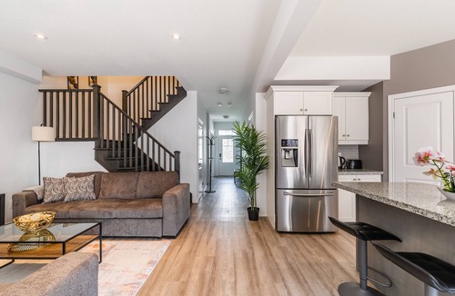 Stoney Creek Apartment | GLOBALSTAY. Waterfront 5BR Townhouse. Private HOT TUB, Gym, Sauna
