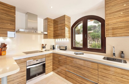 El Beal Villa | Gorgeous 3-bedroom villa with AC in spectacular Atamaría