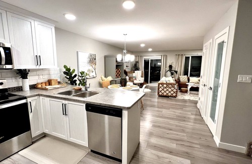 Sylvan Lake House | Gorgeous townhome 5 min walk to the stunning lake.