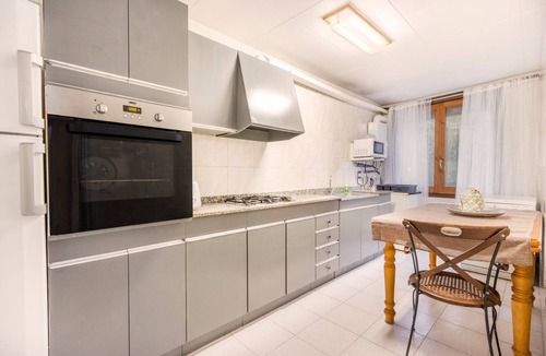 Oden Villa | Gran Parents Country House with Lake Views, Wi-Fi, and Air Conditioning