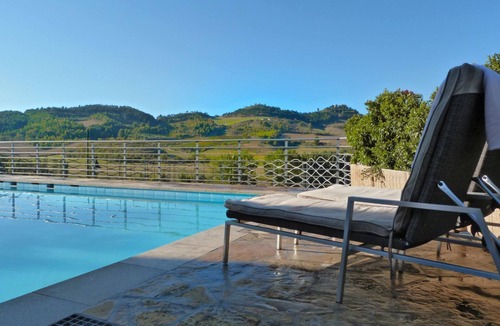 Obanos Ski Chalet | Gure Ametza rural house with garden and swimming pool in a quiet environment
