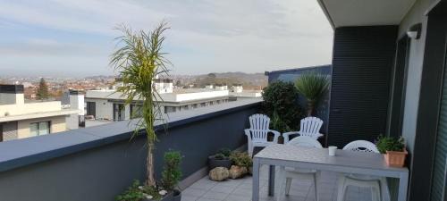Irun House | Habitación pequeña vistas y baño privado,NO piso entero,Small room view and private bathroom ,NOT whole apt