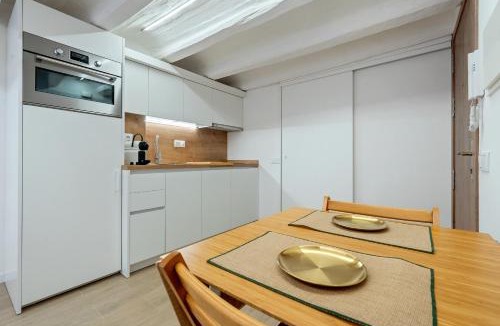 Montblanc Apartment | Hauzify I Apartaments La Plaça