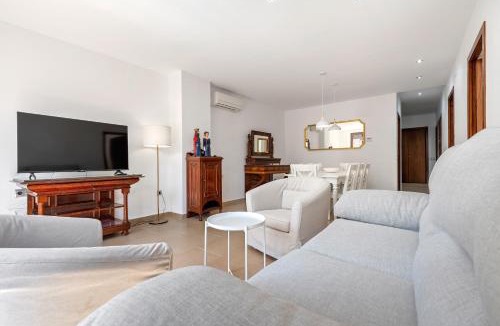 Montblanc House | Hauzify I Vila Ducal