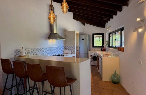 Sant Josep de sa Talaia House | Holiday Home 'Can Jondalet' with Mountain View, Wi-Fi and Air Conditioning