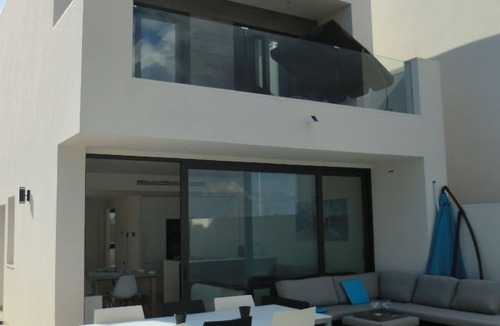 Santiago de la Ribera House | holiday home "Casa del Mar" with private pool