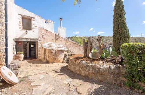La Torre d'En Besora House | Holiday Home 'Moli Colomer' with Mountain Views, Shared Pool and Private Terrace