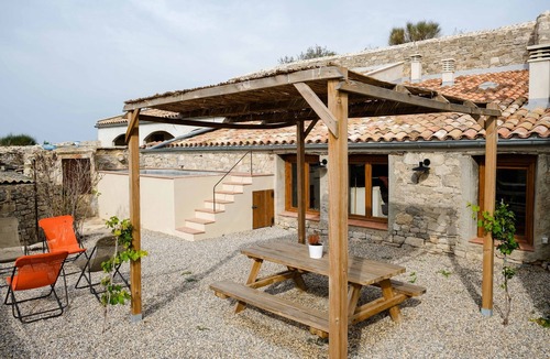 L'Ametlla de Segarra House | Holiday Home 'Comalats' with Private Pool, Private Terrace and Wi-Fi