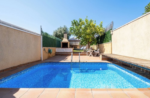 Calafell House | Holiday Home "Another Day in Paradise" with Mountain Views, Pool and Wi-Fi