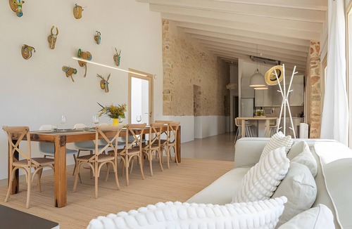 Establiments House | Holiday Home 'Can Soto' with Private Pool, Wi-Fi and Air Conditioning
