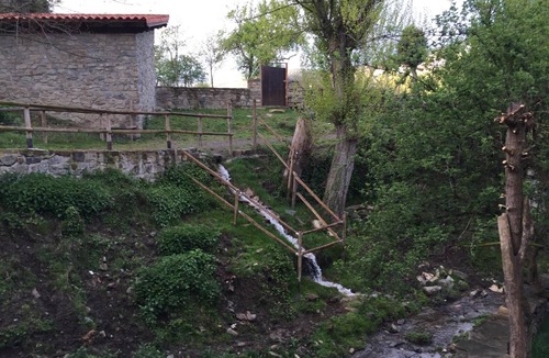 San Roman de Cameros House | Holiday Home 'Casa Del Tio Conejo' with Mountain View, Shared Pool and Wi-Fi