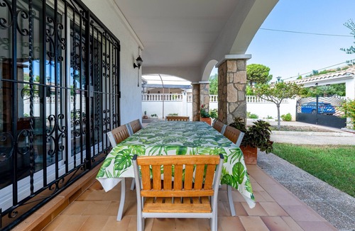 Creixell House | Holiday Home 'Creixell' with Private Terrace, Private Garden and Balcony