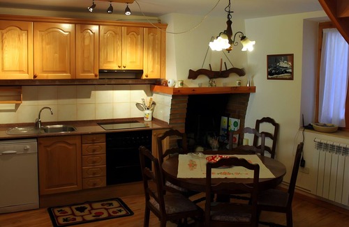 Garos House | Holiday Home 'Es De Bernat 2' with Mountain Views and Wi-Fi
