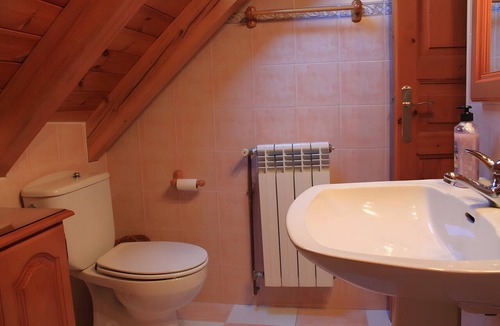 Garos House | Holiday Home 'Es De Bernat 2' with Mountain Views and Wi-Fi