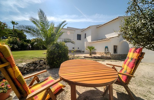El Tosalet House | Holiday Home 'Hermosa Casa Rústica' with Mountain Views, Wi-Fi and Air Conditioning