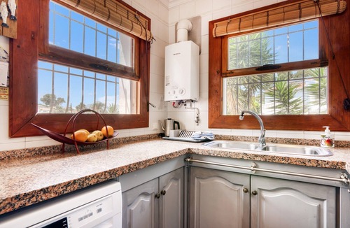 El Tosalet House | Holiday Home 'Jeannine' with Mountain View, Wi-Fi and Air Conditioning