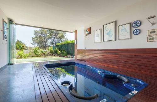 Sant Pere de Ribes House | Holiday Home Maryse with Sea View, Heated Pool & Wi-Fi