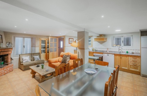 Santiuste de Pedraza House | Holiday Home 'Romo 1' with Mountain View