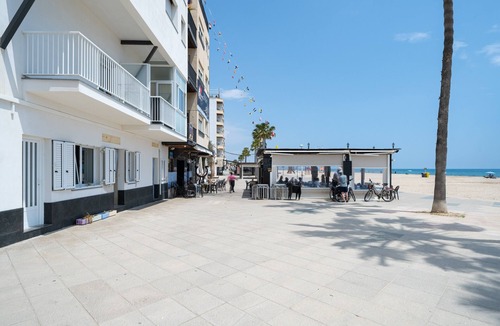 Torredembarra House | Holiday Home "Voramar" with Sea View & Wi-Fi